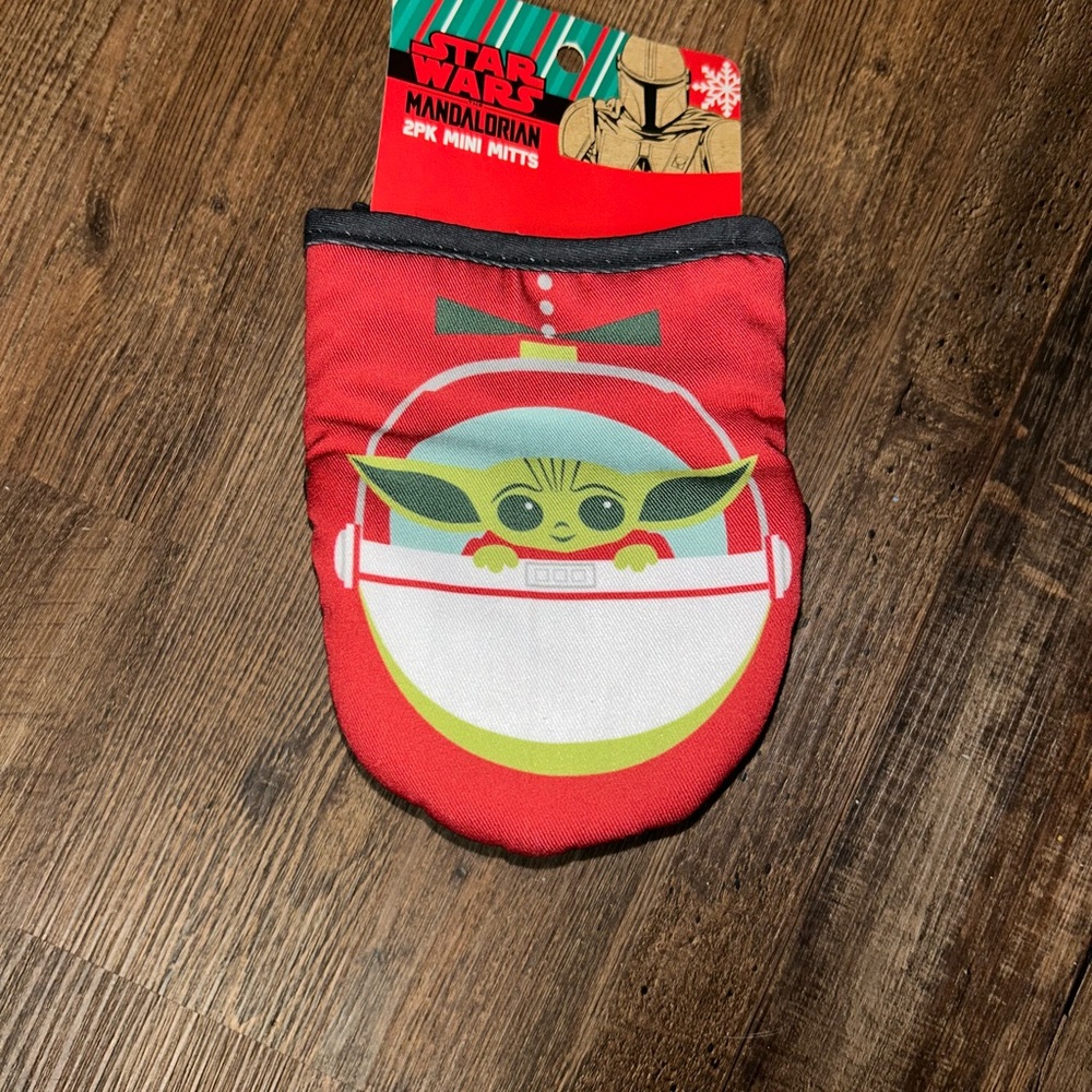 Baby Yoda Christmas Oven Mitts